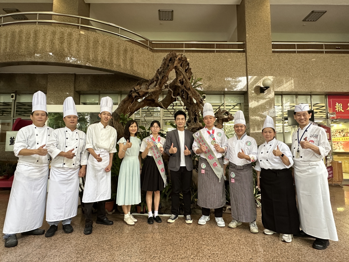 第五十五屆全國技能競賽  中山工商餐飲、美髮摘雙銀牌及佳作